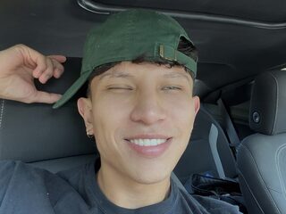 Valentino Tusso Live Chat on Flirt4Free