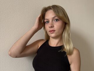 Willa Lawrence Live Chat on Flirt4Free