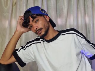 Leandro Hills Live Chat on Flirt4Free