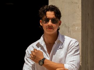 Axxel Men Live Chat on Flirt4Free