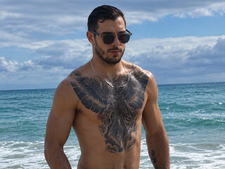 Live Chat with Vitor Pasquali on Flirt4Free