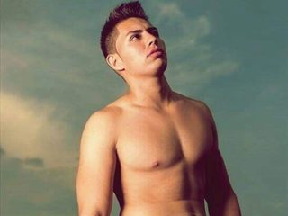 Watch Maikol K live on cam on Flirt4Free