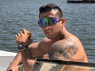 Aaron Strong Live Webcam on Flirt4Free