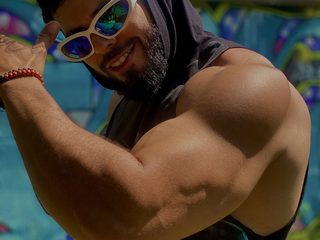 Caméra sexe avec Jake Skye sur 1 sur 1 sex cams