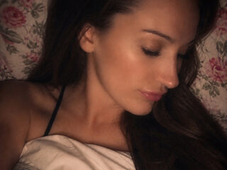 Holly Monroe Live Chat on Flirt4Free