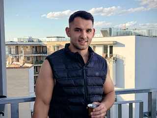 Antonio Valentin... Live Webcam on Flirt4Free