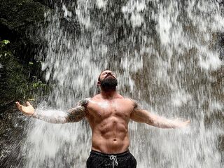Xtream Leonard profile