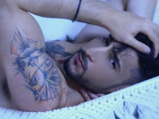 1 On 1 Sex Cams - Enzo Herrera Portugal Alt Text Streamray-Cams