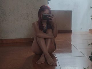 Nude chat with Rei D on hairy pussy cam