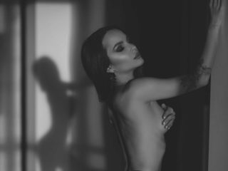 Watch Avrora Moore live on cam on Flirt4Free