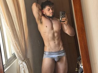 1 On 1 Sex Cams - Luigi White English Alt Text Streamray-Cams