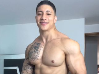 Caméra sexe avec Noah Harris sur 1 sur 1 sex cams