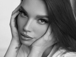 Laneah live cam on Flirt4Free