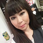 Jenii Bluelook at me!