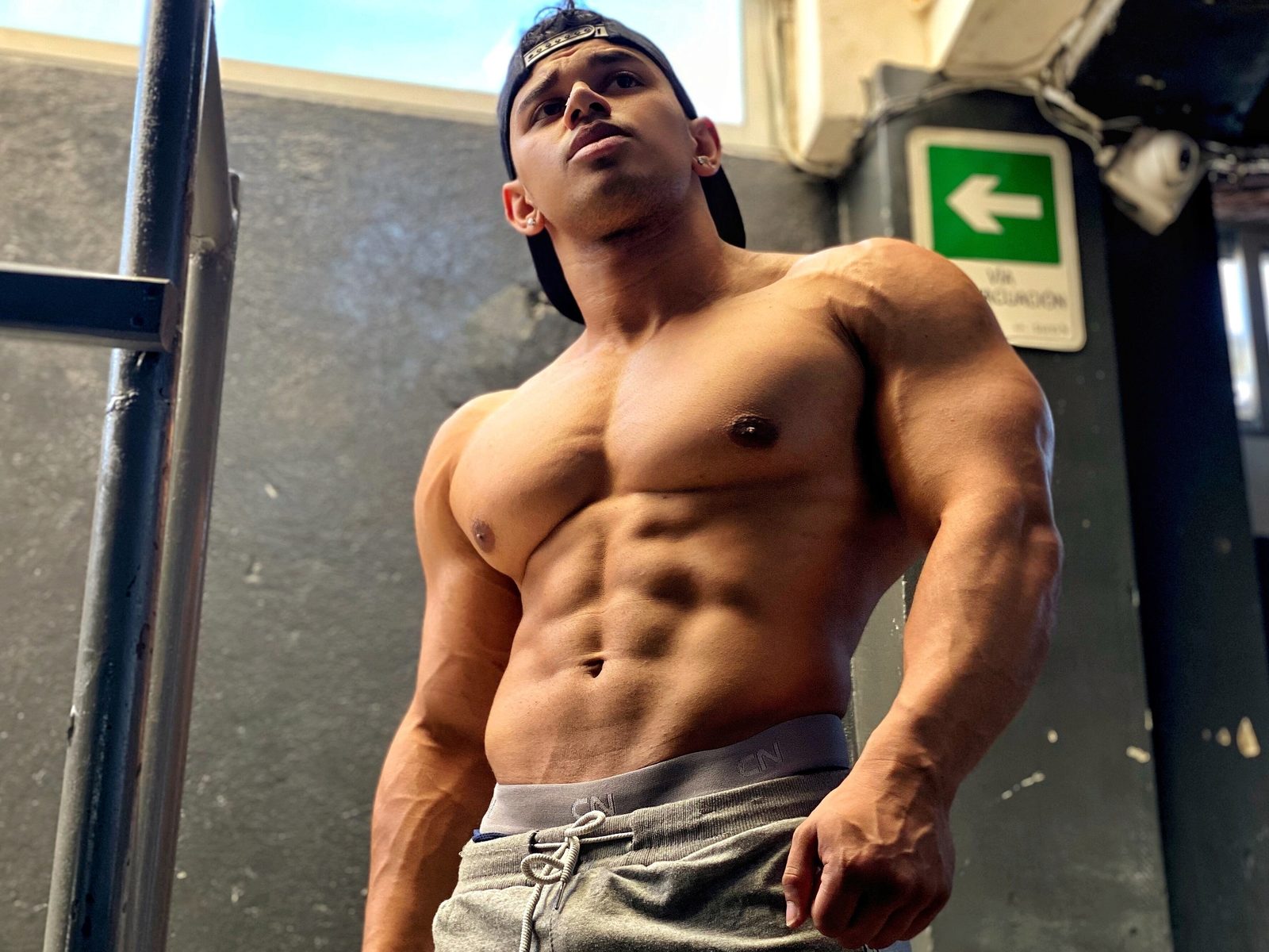 Aaron velour flirt4free