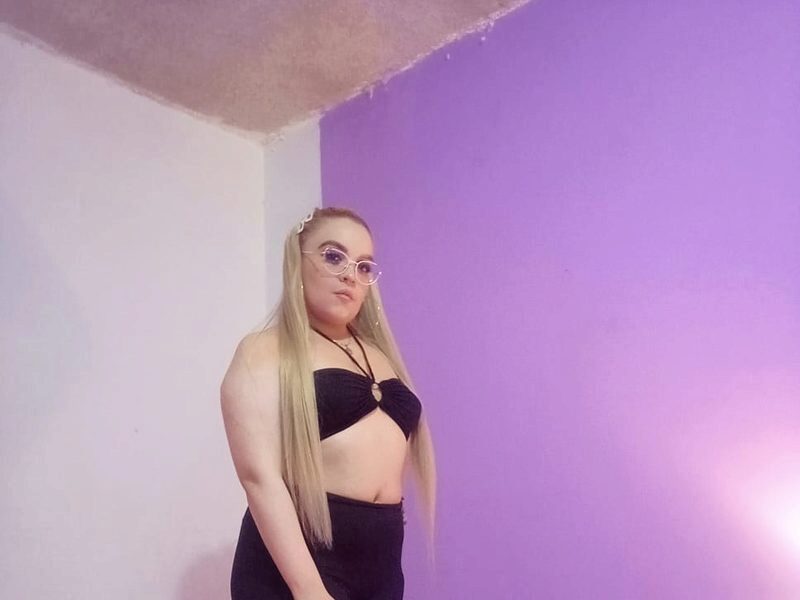 Mia Cs