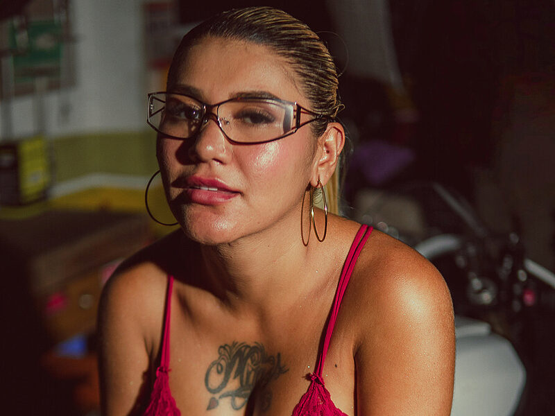 Annie Desire
