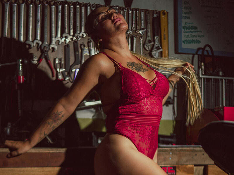 Annie Desire low quality