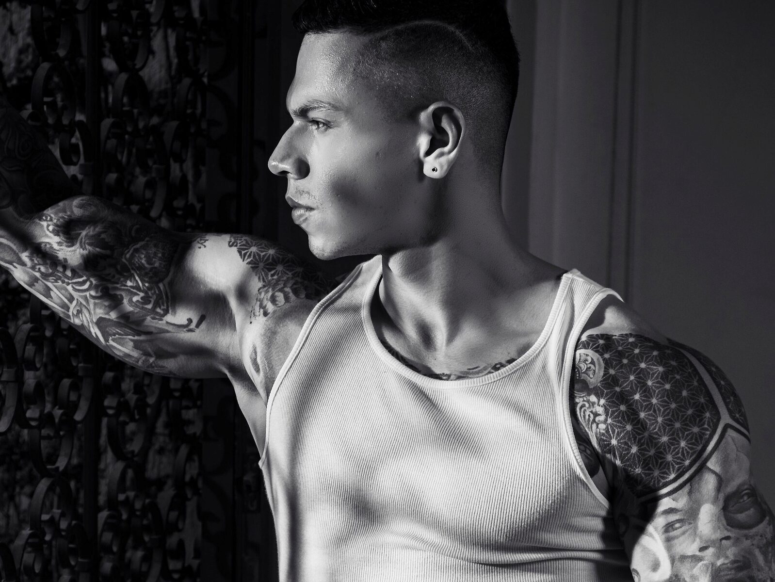 Aron Dark