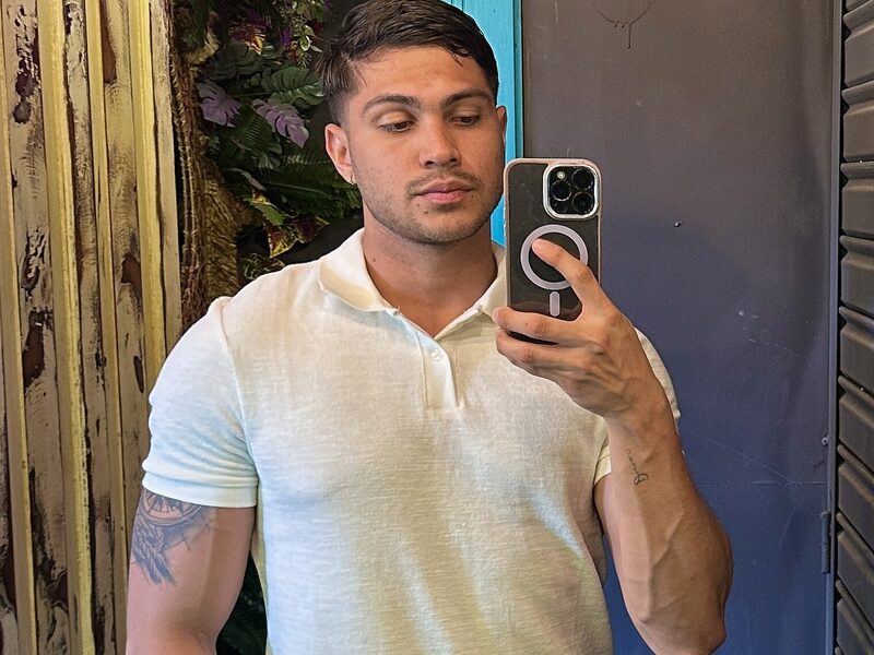 Camilo Flores