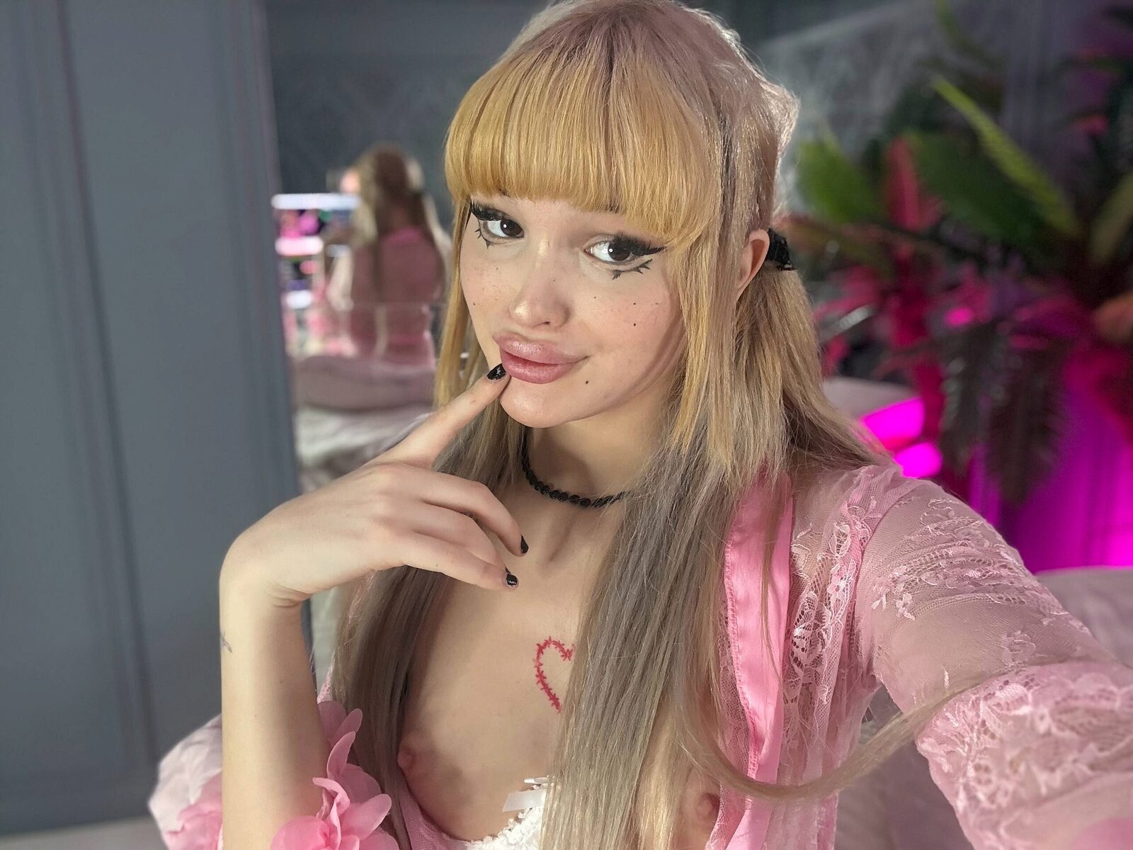 Bratty Scarlet low quality