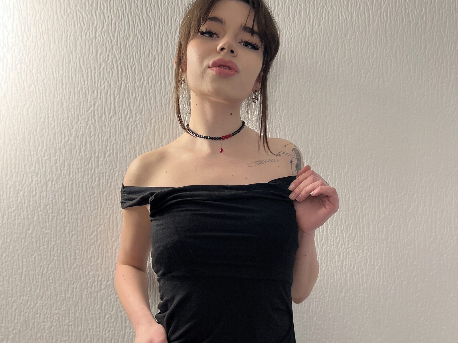 Armida Shouse low quality