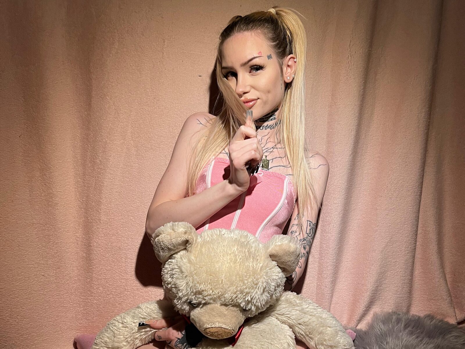Kira Sinclair