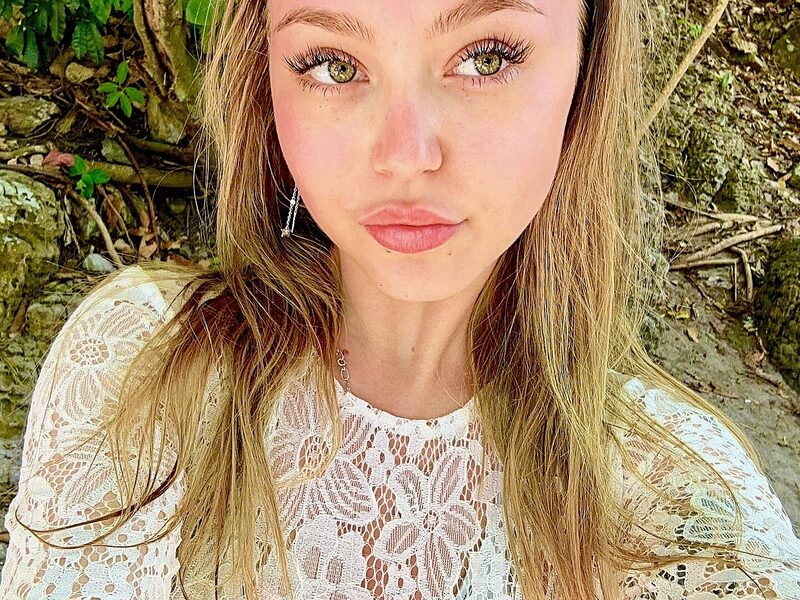 Eva Mendens low quality