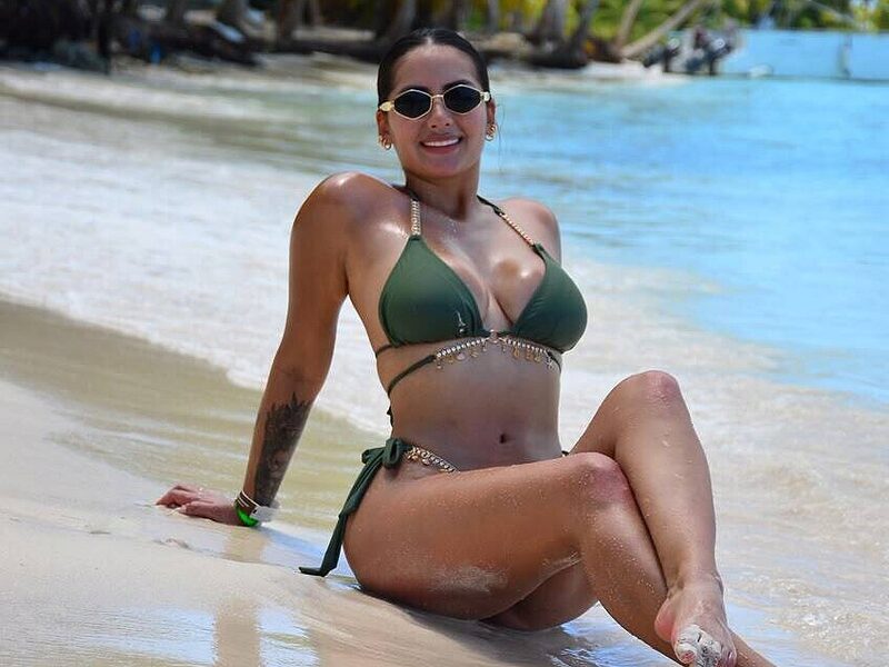 Mia Roussee low quality