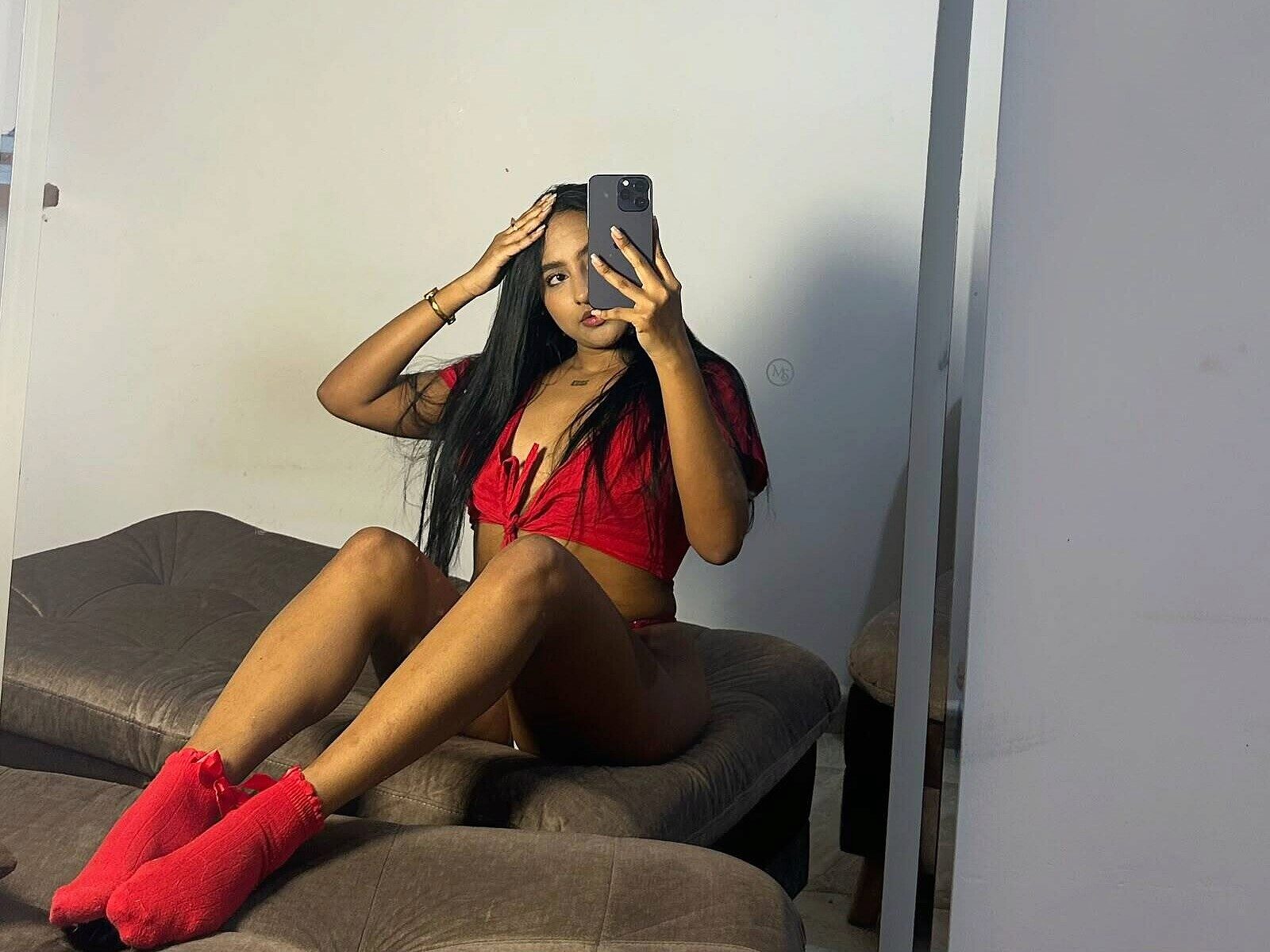 Isabella Saenzz low quality