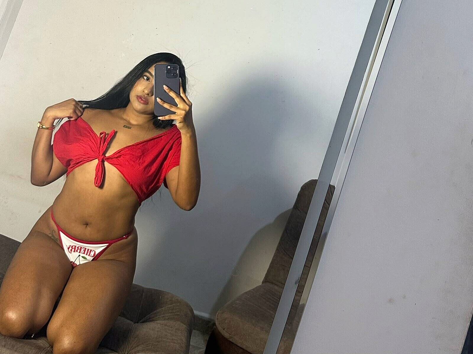 Isabella Saenzz low quality
