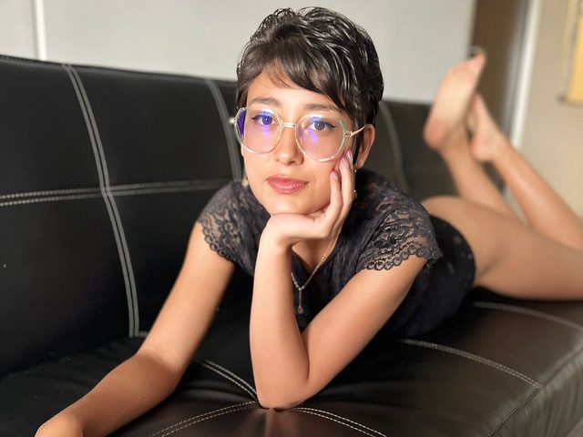 Scarlet Sams
