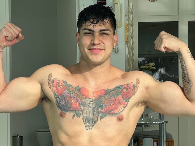 Camilo Flores