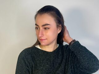 Hana Brunette