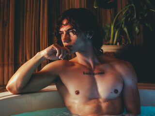 James Deenxo