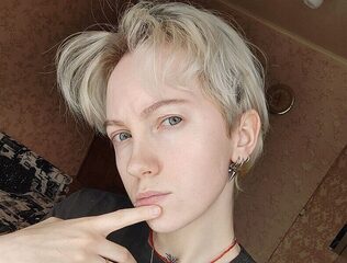 Delia Cawthron